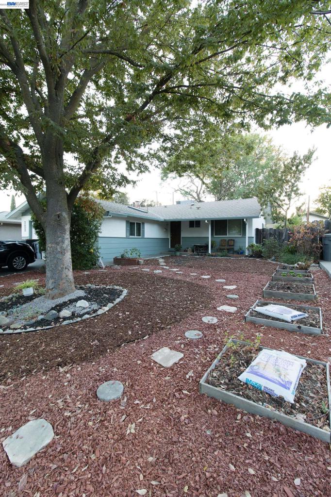 1423 Banyan Place