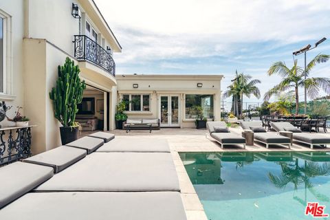 Photo of 727 N Alta Drive, Beverly Hills, CA 90210 (MLS # 25554079)