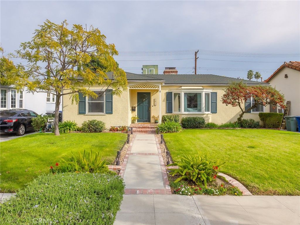 Photo of 1516 N Pepper Street, Burbank, CA 91505 (MLS # BB25234450)