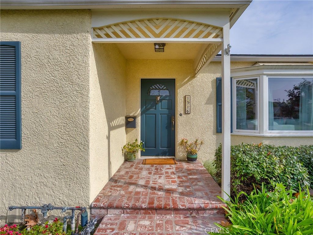 Photo of 1516 N Pepper Street, Burbank, CA 91505 (MLS # BB25234450)