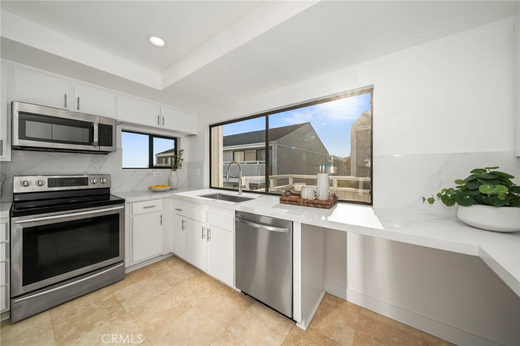 19 Swift Court, Newport Beach CA 92663 - Photo 9