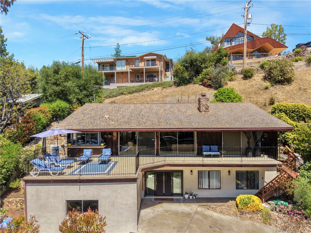 2232 Lakeshore