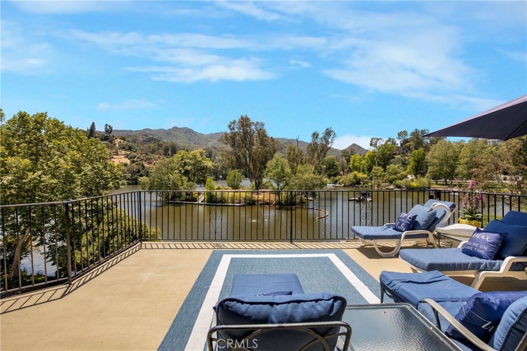 2232 Lakeshore