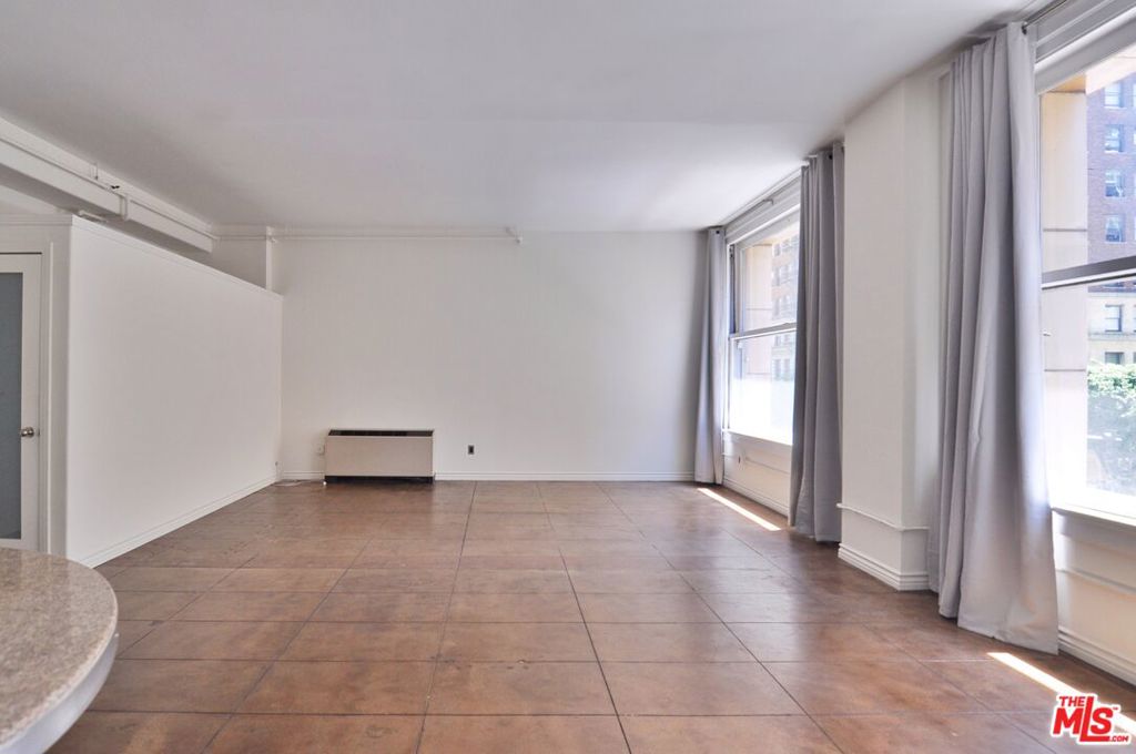 215 W 7th Street 307