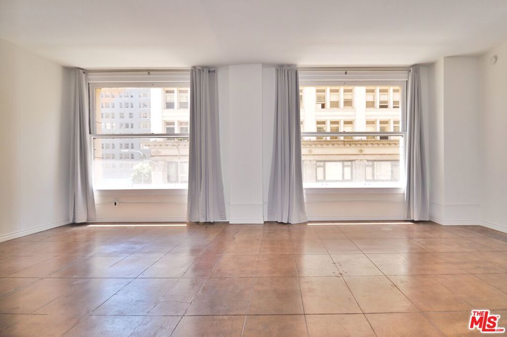 215 W 7th Street 307
