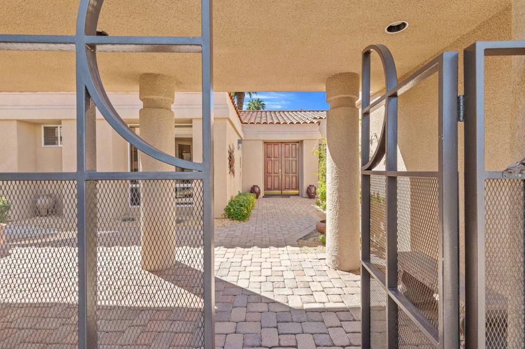 Photo of 73165 Mirasol Court, Palm Desert, CA 92260 (MLS # 219136765DA)