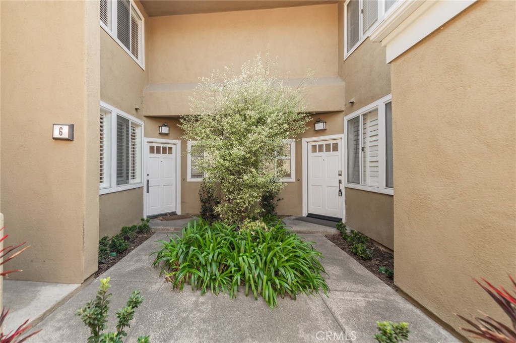 Spacious 3-bedroom, 3-bath home in gated Oxford Court, within walking distance to UCI. Two UCI students are seeking a third roommate for the downstairs bedroom ($1,390/month). Features include two upstairs master suites (one with oversized walk-in closet), open kitchen with breakfast nook, formal dining and living room with fireplace, interior laundry, attached 2-car garage with extra parking, private patio and upstairs balcony. Enjoy community amenities like a pool, spa, and quick access to William Mason Regional Park with scenic trails and a 9-acre lake. Don’t miss this great deal in UCI/UTC!