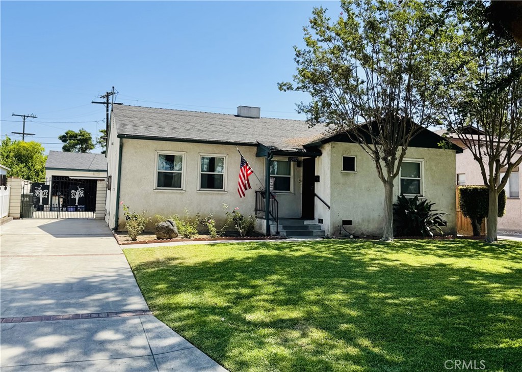 ***Professional Photos Coming Friday (08/22)!!!***
Welcome to 10917 Montecito Drive, a classic single-story home in El Monte offering space, charm, and plenty of potential. Built in 1945, this 3-bedroom, 1-bath residence spans 1,046 sq ft and sits on an expansive 8,003 sq ft lot.
Step inside and you’ll find a functional floor plan with original character, ready for your personal updates and design touches. The generous backyard is a standout feature, complete with a refreshing pool perfect for summer days, and a detached garage that includes a workshop—ideal for hobbies, storage, or future ADU possibilities.
Whether you’re looking to restore its vintage appeal, modernize it to your taste, or take advantage of the large lot for expansion, this property provides endless opportunities.
Conveniently located near schools, shopping, dining, and freeway access, 10917 Montecito Drive combines classic California living with room to make it your own.