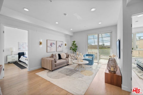 Photo of 105 S Mariposa Avenue #204, Los Angeles, CA 90004 (MLS # 26787175)