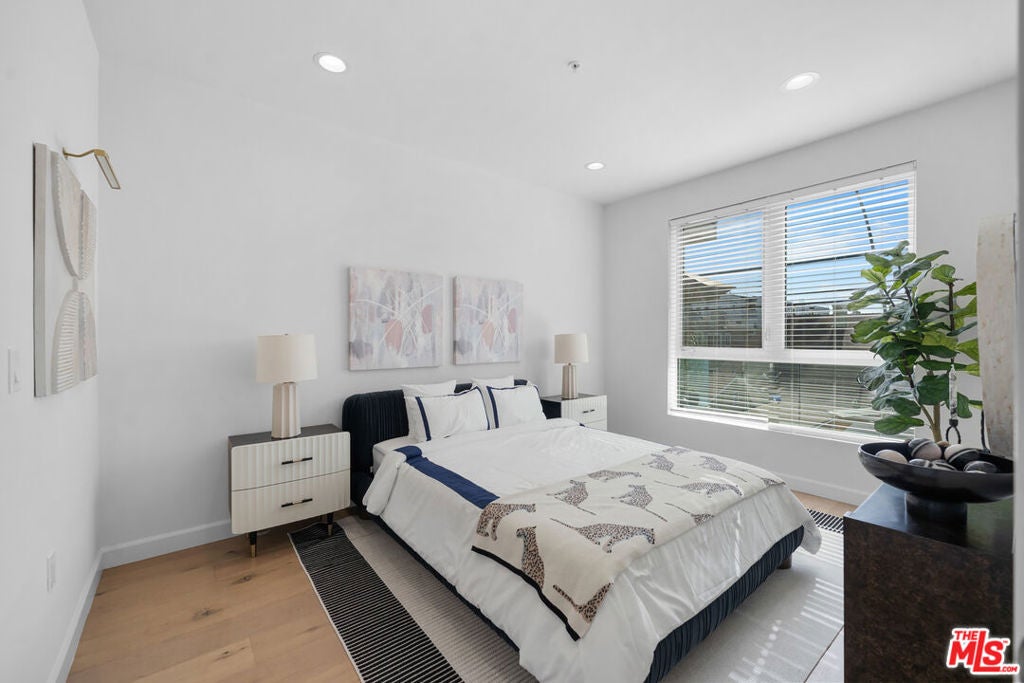 105 S Mariposa Avenue