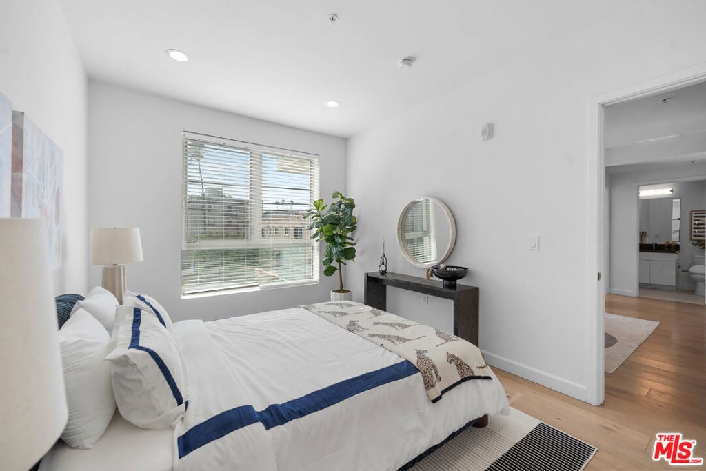 105 S Mariposa Avenue 204, Los Angeles CA 90004