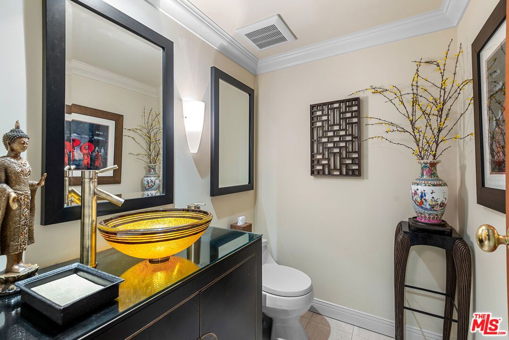 Photo of 851 N Kings Road #207, West Hollywood, CA 90069 (MLS # 25568009)