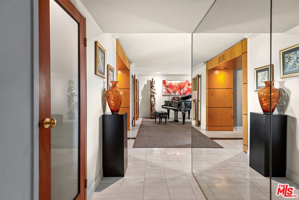 Photo of 851 N Kings Road #207, West Hollywood, CA 90069 (MLS # 25568009)
