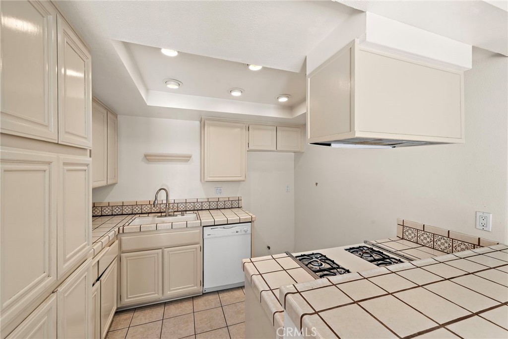 310 W Imperial Avenue 6
