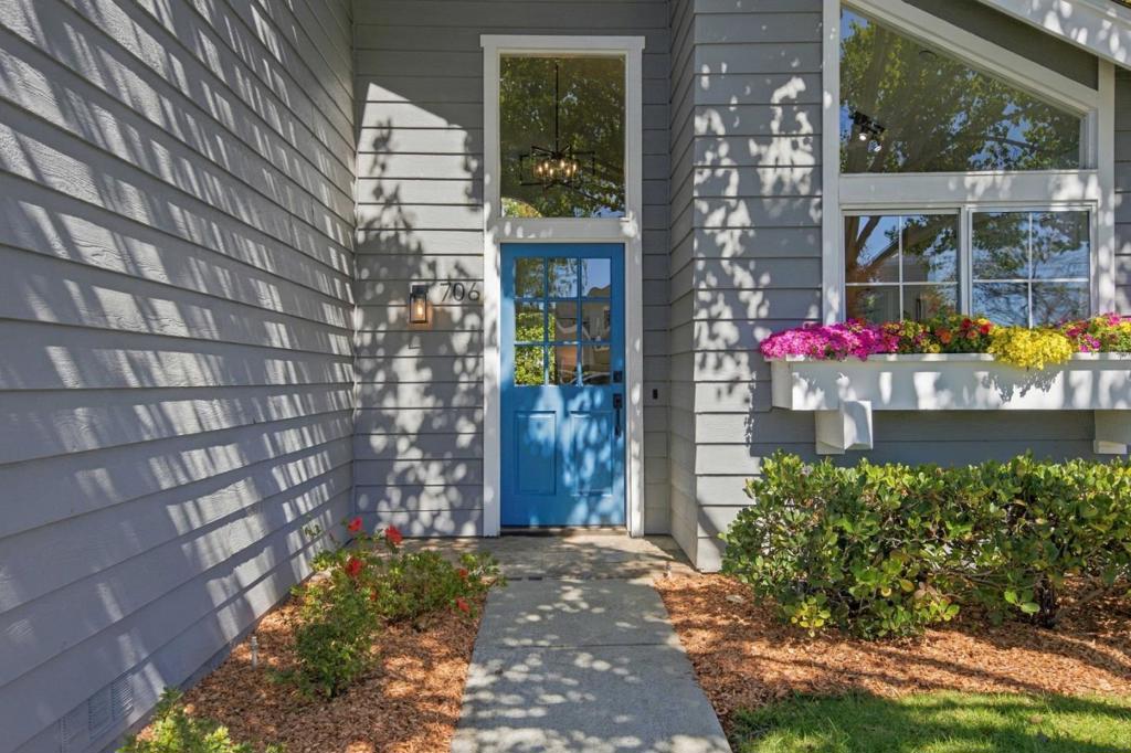 706 Newport Circle
