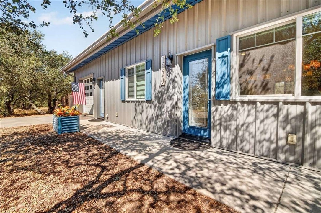 1116 1120 Rolling Oaks Drive