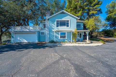 Photo of 549 Derby Ln, Paso Robles, CA 93446 (MLS # PI25267805)