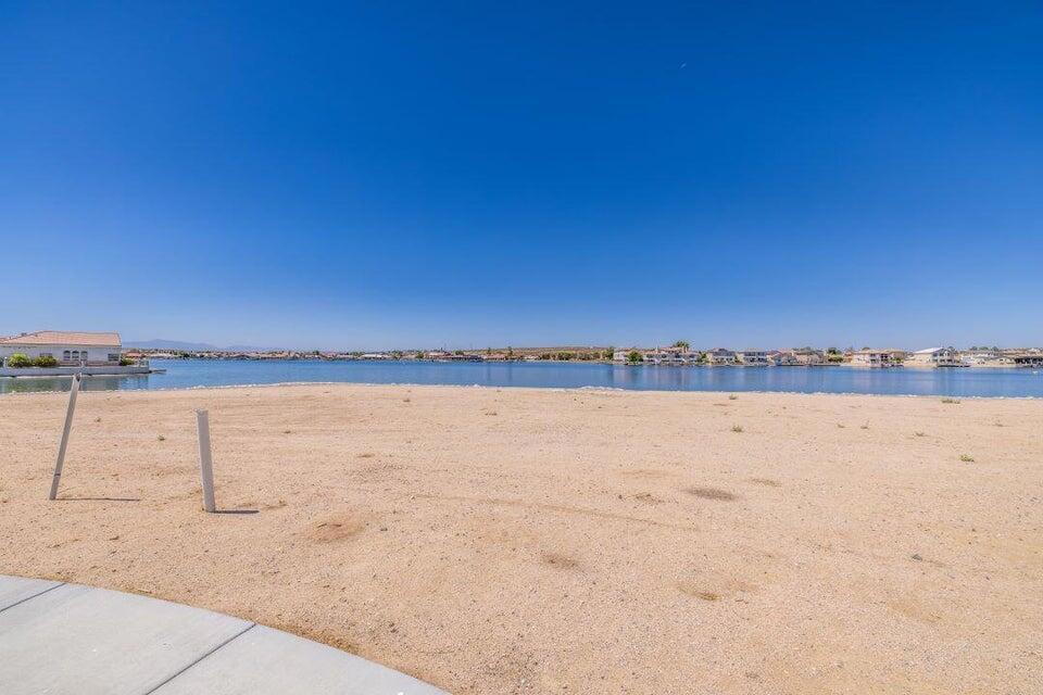 This 2 Bedroom, 2 bath condo has 800 SF of living space. Built in 1986. Located just off historic Route 66 in the High Community of Silver Lakes, offering resort style living. The HOA consists of two lakes totaling 277 acres for boating, fishing, swimming, a 27 hole championship golf course. RV Park, Equestrian Center and 20,000 square foot Clubhouse and tennis courts, pool, gym, library, meeting and event halls, all of which could be available to your tenants. Two Local shopping centers are within walking distance.