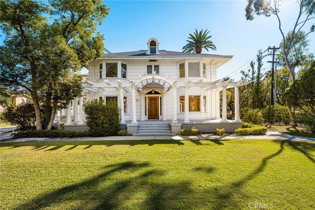 1440 N Los Robles AVE