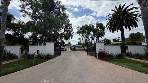 Photo of 5855 Shirley Avenue, Tarzana, CA 91356 (MLS # SR26093103)