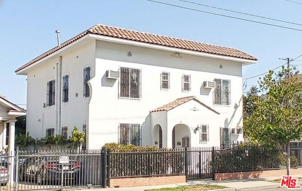 1046 S Kenmore Avenue