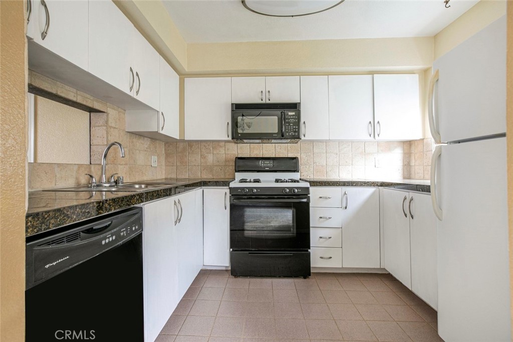 432 N. Kenwood Street 206