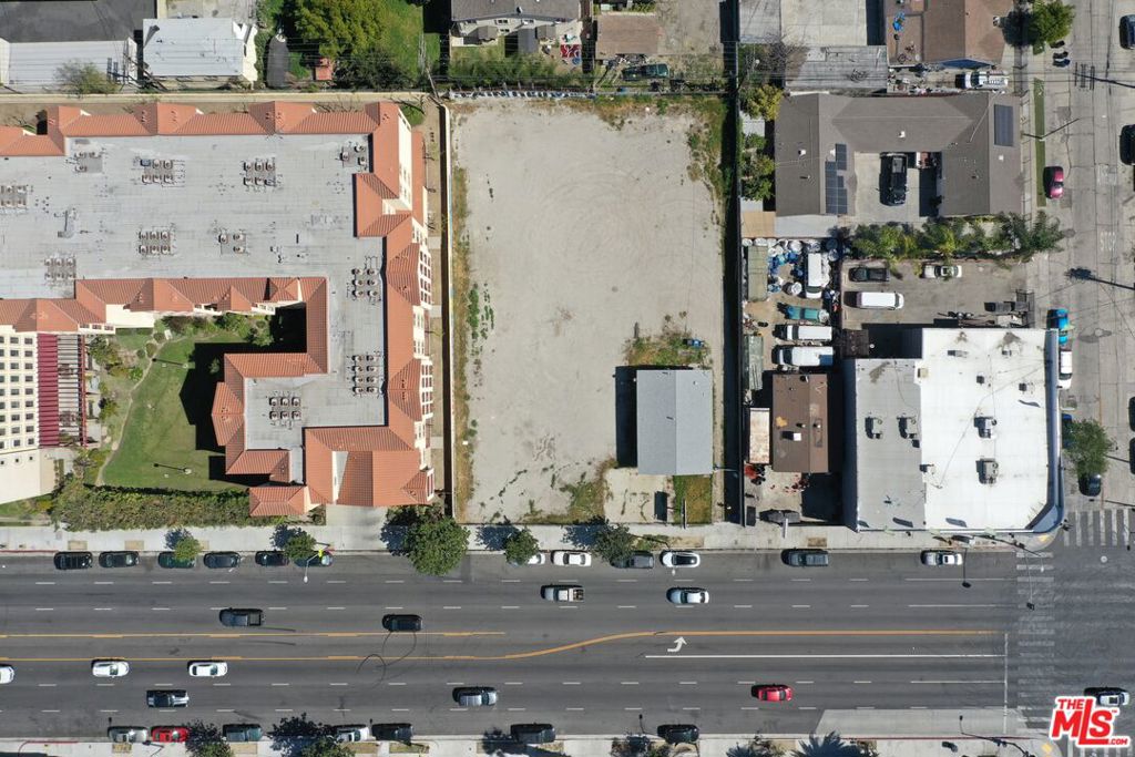 6200 Crenshaw Boulevard