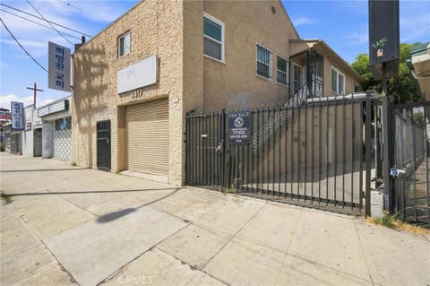Photo of 4315 W Pico Boulevard, Los Angeles, CA 90019 (MLS # SR26184380)