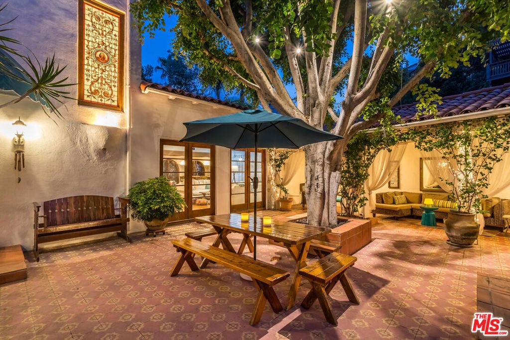 Photo of 7825 Hillside Avenue, Los Angeles, CA 90046 (MLS # 25557497)