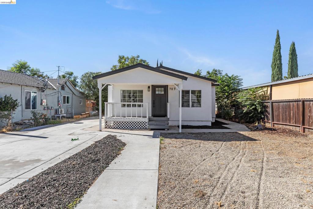 707 S Conejo Ave
