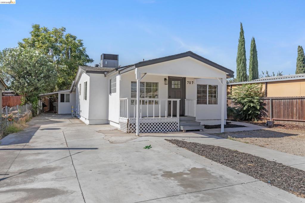 707 S Conejo Ave