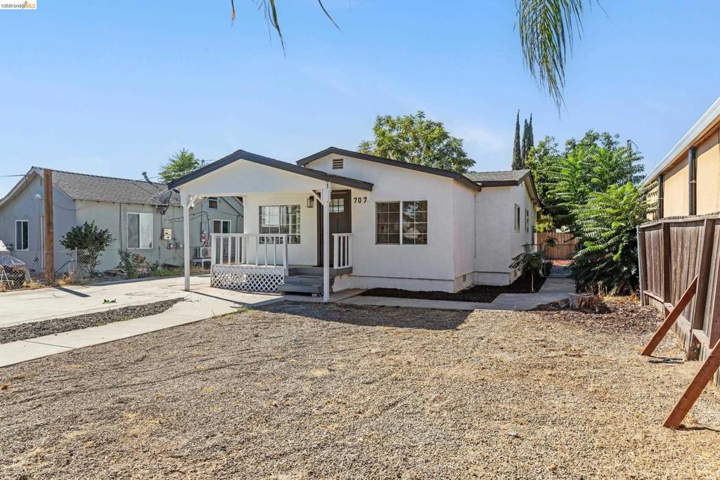 707 S Conejo Ave