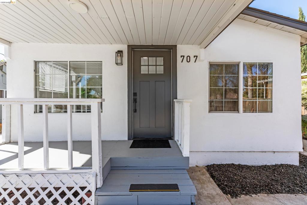 707 S Conejo Ave