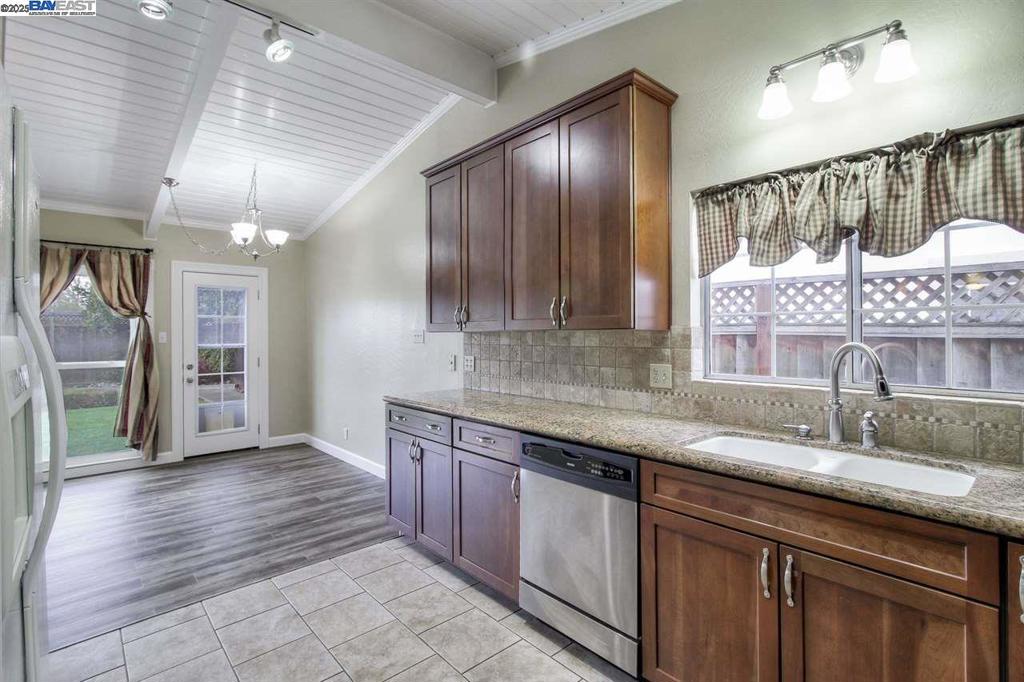 CRESTVIEW - Residential Lease