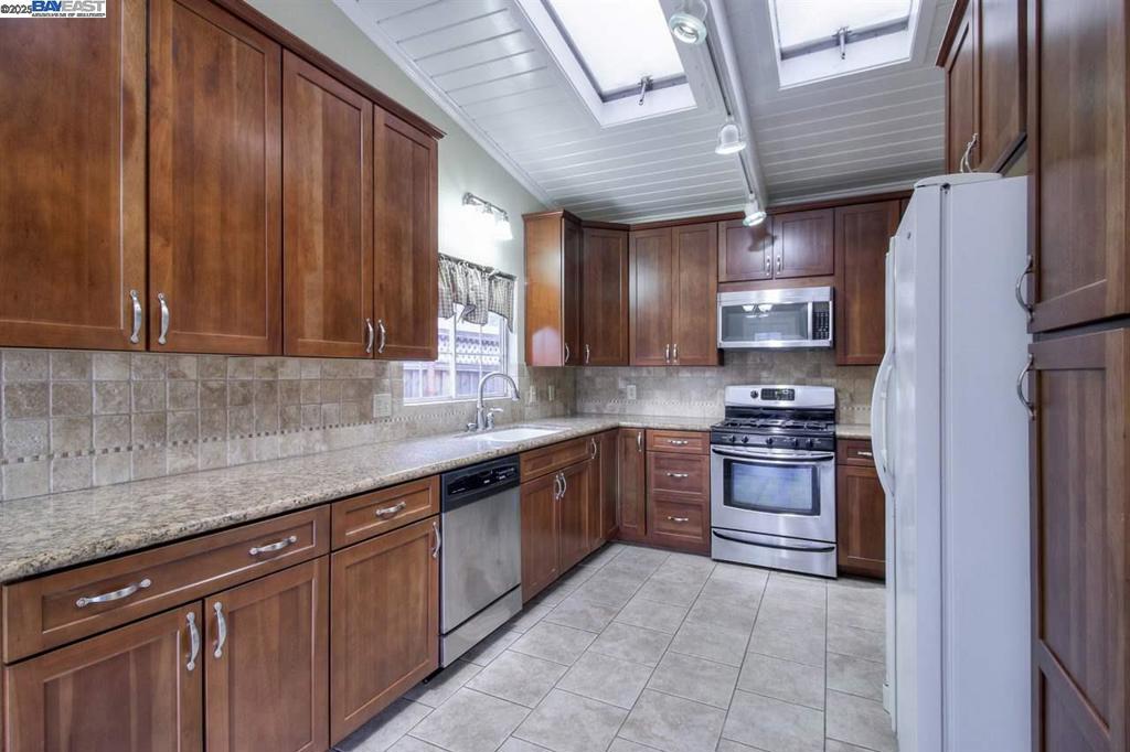 CRESTVIEW - Residential Lease