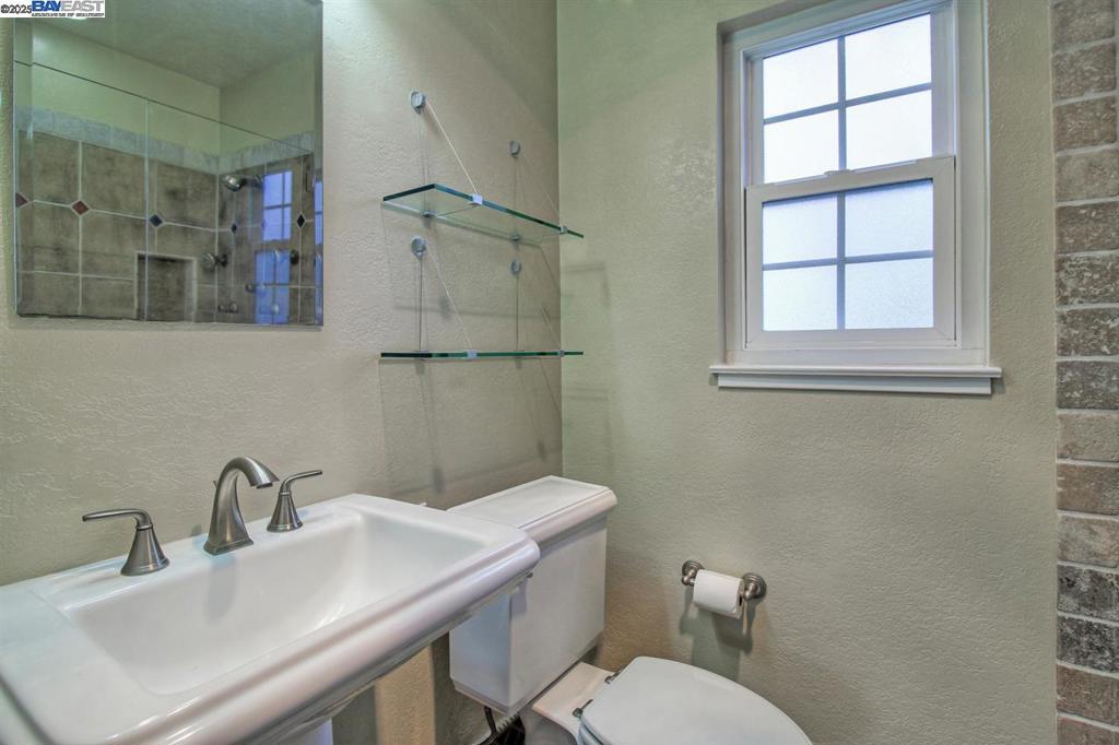 CRESTVIEW - Residential Lease