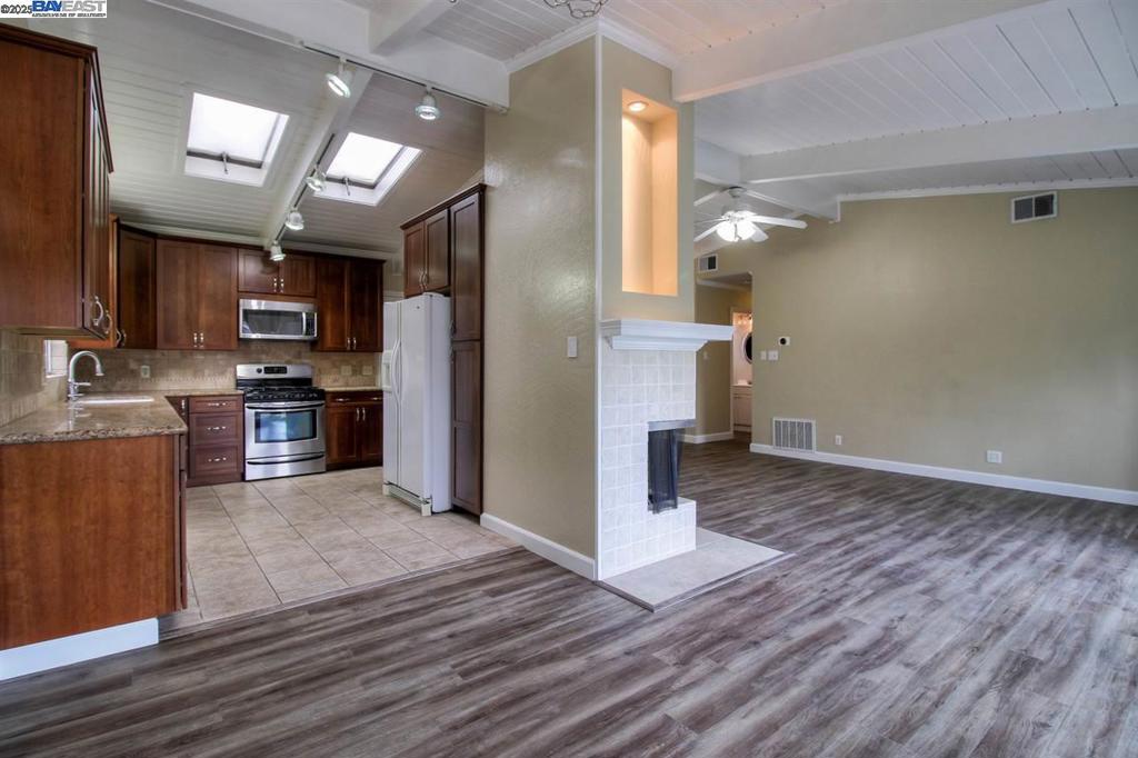 CRESTVIEW - Residential Lease