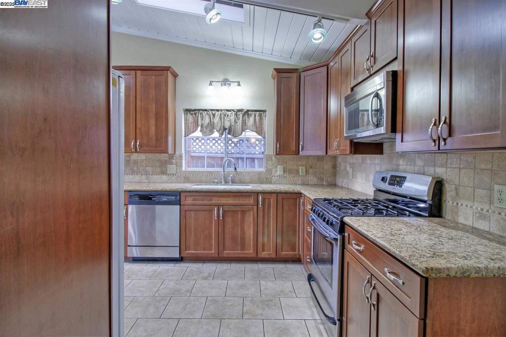 CRESTVIEW - Residential Lease