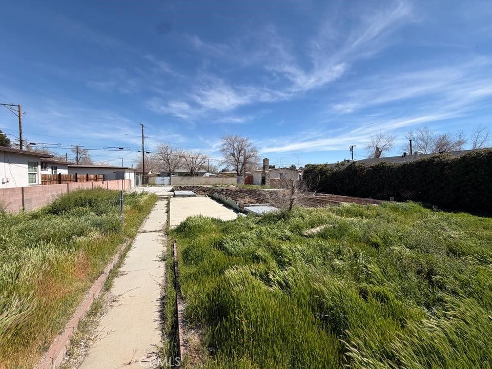 45356 10th Street W