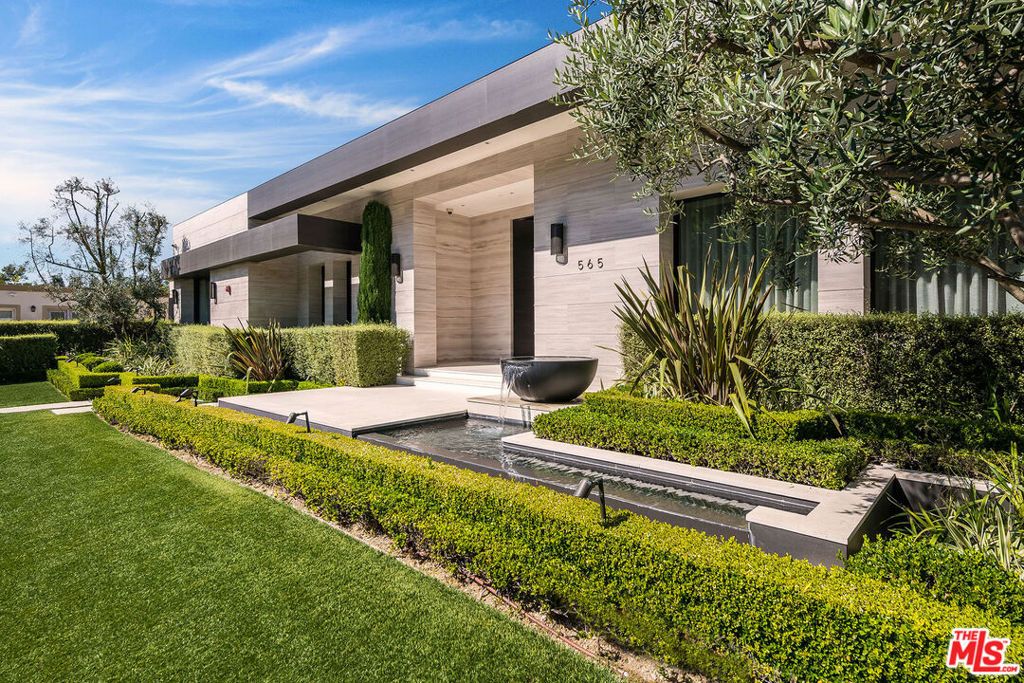 Photo of 565 Evelyn Place, Beverly Hills, CA 90210 (MLS # 25603791)