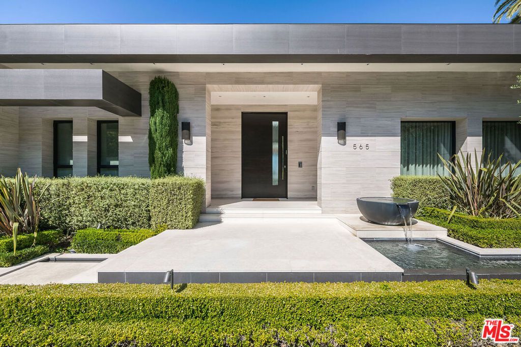 Photo of 565 Evelyn Place, Beverly Hills, CA 90210 (MLS # 25603791)