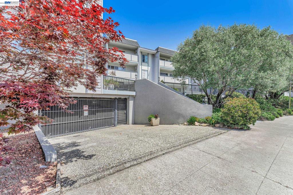 567 Oakland ave AVE 104, Oakland CA 94606