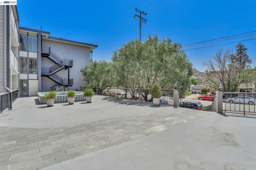 567 Oakland ave 104