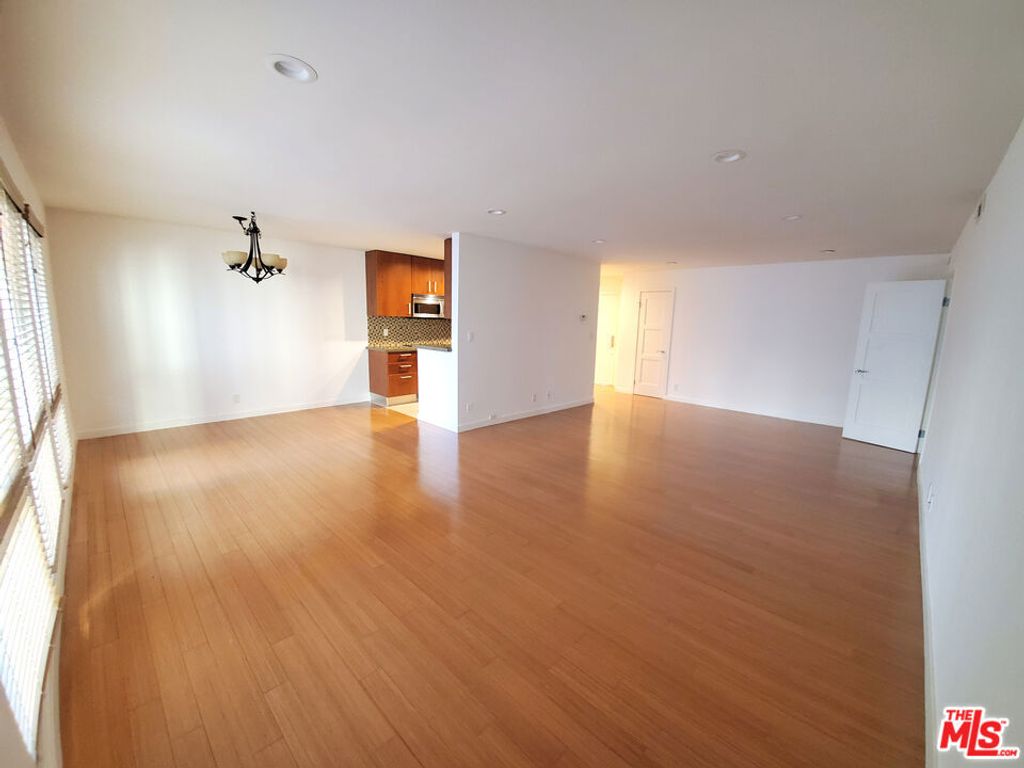 Photo of 4407 Francis Avenue #210, Los Angeles, CA 90005 (MLS # 25594729)