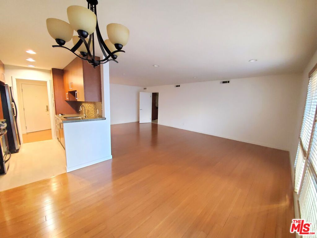 Photo of 4407 Francis Avenue #210, Los Angeles, CA 90005 (MLS # 25594729)