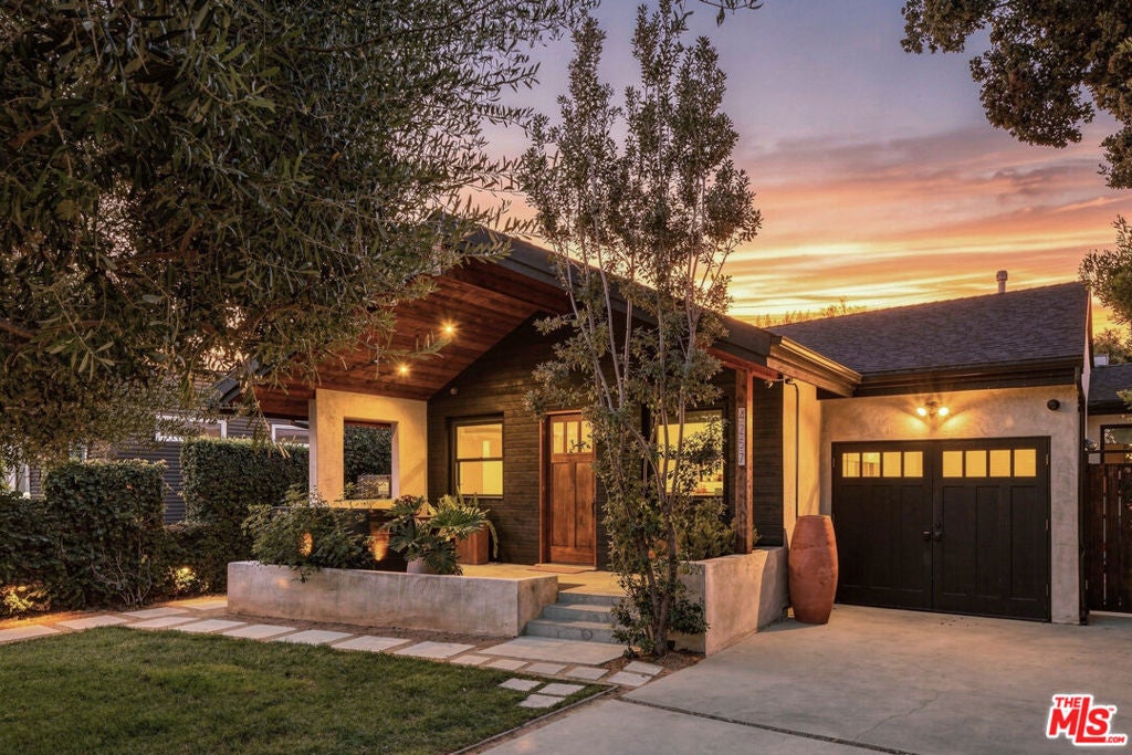 Photo of 4257 Campbell Drive, Los Angeles, CA 90066 (MLS # 26929919)