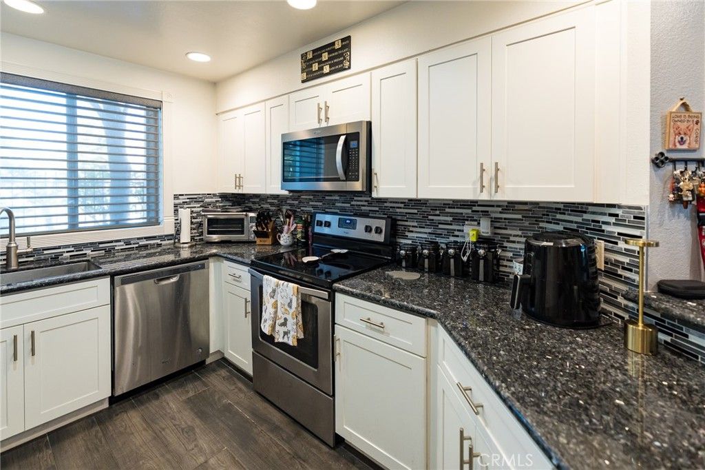 Photo of 25557 Pine Creek Ln, Wilmington, CA 90744 (MLS # SB25238508)