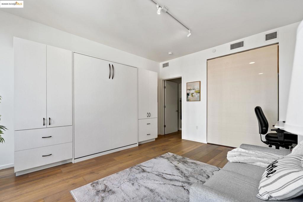 NOB HILL - Residential