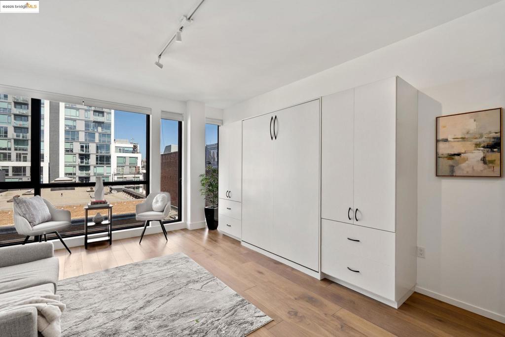 NOB HILL - Residential