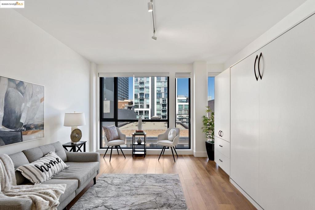 NOB HILL - Residential